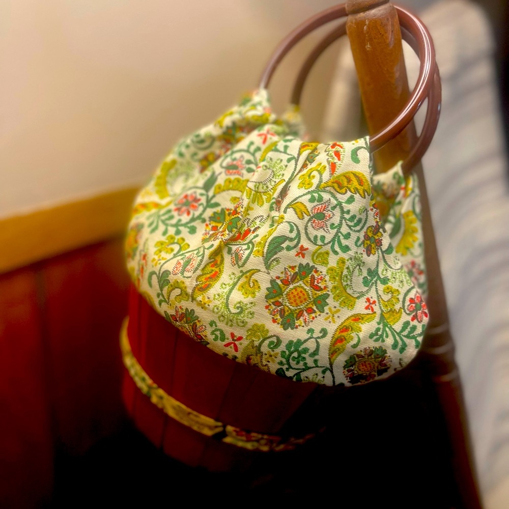 Cottage basket with liner